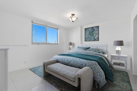 Condo in North Miami Beach, Florida, 2 bedrooms  № 1972885 - photo 24