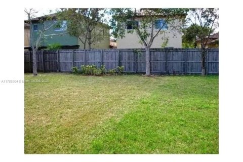 Снять в аренду таунхаус в Хомстед, Флорида 3 спальни, 111.48м2, № 1958800 - фото 11