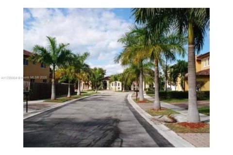 Снять в аренду таунхаус в Хомстед, Флорида 3 спальни, 111.48м2, № 1958800 - фото 12