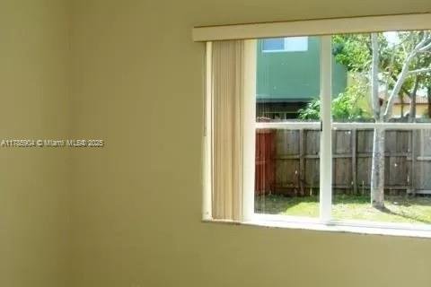 Снять в аренду таунхаус в Хомстед, Флорида 3 спальни, 111.48м2, № 1958800 - фото 10