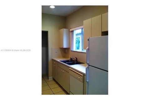 Снять в аренду таунхаус в Хомстед, Флорида 3 спальни, 111.48м2, № 1958800 - фото 8