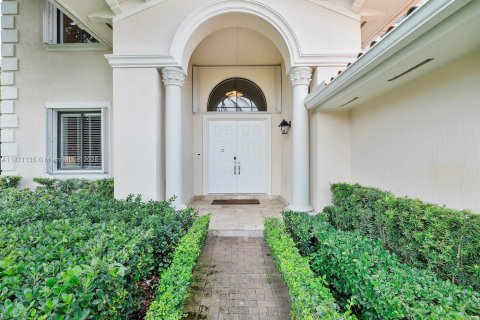 Villa ou maison à vendre à Cutler Bay, Floride: 5 chambres, 366.5 m2 № 1896025 - photo 4