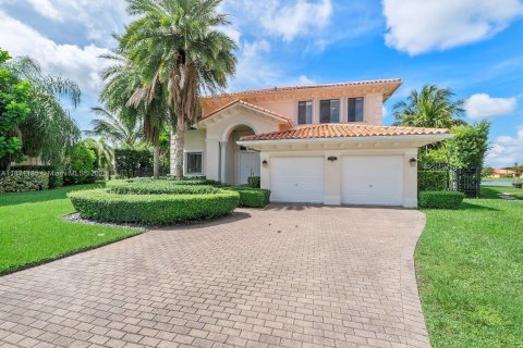 Villa ou maison à vendre à Cutler Bay, Floride: 5 chambres, 366.5 m2 № 1896025 - photo 3