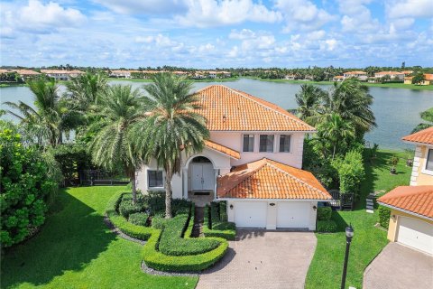 Villa ou maison à vendre à Cutler Bay, Floride: 5 chambres, 366.5 m2 № 1896025 - photo 1