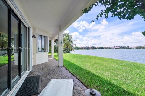 Villa ou maison à vendre à Cutler Bay, Floride: 5 chambres, 366.5 m2 № 1896025 - photo 12