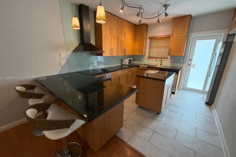 Condominio en venta en Hallandale Beach, Florida, 2 dormitorios, 98.48 m2 № 2046809 - foto 5