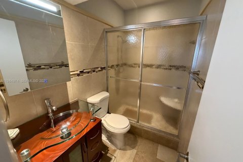 Condominio en venta en Hallandale Beach, Florida, 2 dormitorios, 98.48 m2 № 2046809 - foto 12