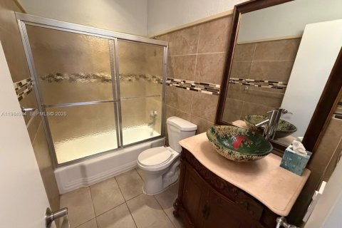Condominio en venta en Hallandale Beach, Florida, 2 dormitorios, 98.48 m2 № 2046809 - foto 20