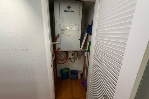 Condominio en venta en Hallandale Beach, Florida, 2 dormitorios, 98.48 m2 № 2046809 - foto 22