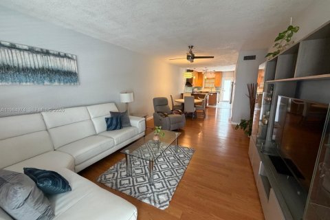 Condominio en Hallandale Beach, Florida, 2 dormitorios № 2046809