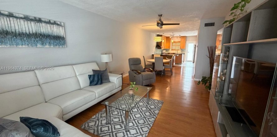 Condominio en Hallandale Beach, Florida, 2 dormitorios  № 2046809