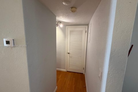 Condominio en venta en Hallandale Beach, Florida, 2 dormitorios, 98.48 m2 № 2046809 - foto 14