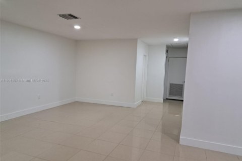 House in Homestead, Florida 3 bedrooms, 161.65 sq.m. № 1953284 - photo 2
