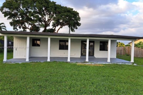 House in Homestead, Florida 3 bedrooms, 161.65 sq.m. № 1953284 - photo 18