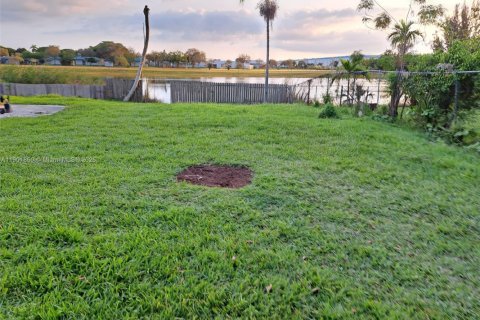 House in Homestead, Florida 3 bedrooms, 161.65 sq.m. № 1953284 - photo 20