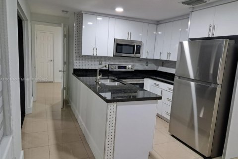 House in Homestead, Florida 3 bedrooms, 161.65 sq.m. № 1953284 - photo 8