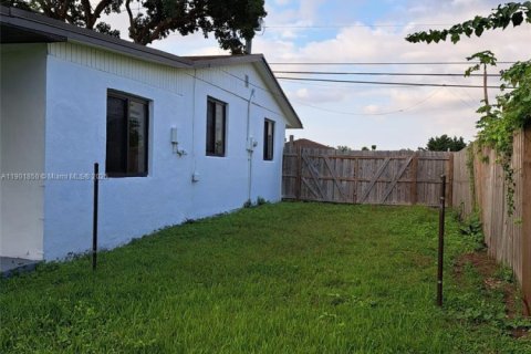 House in Homestead, Florida 3 bedrooms, 161.65 sq.m. № 1953284 - photo 19