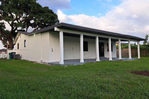 House in Homestead, Florida 3 bedrooms, 161.65 sq.m. № 1953284 - photo 17