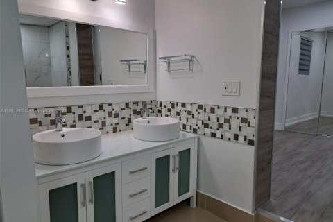 House in Homestead, Florida 3 bedrooms, 161.65 sq.m. № 1953284 - photo 6