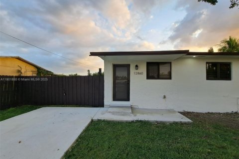 House in Homestead, Florida 3 bedrooms, 161.65 sq.m. № 1953284 - photo 1