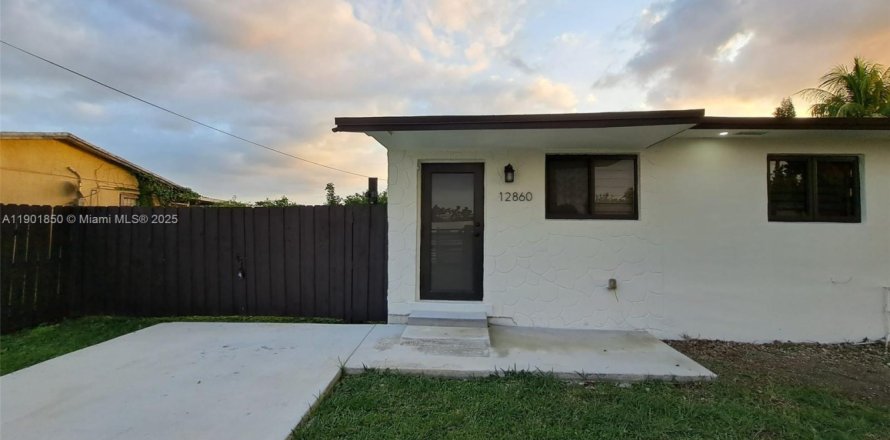 House in Homestead, Florida 3 bedrooms, 161.65 sq.m. № 1953284