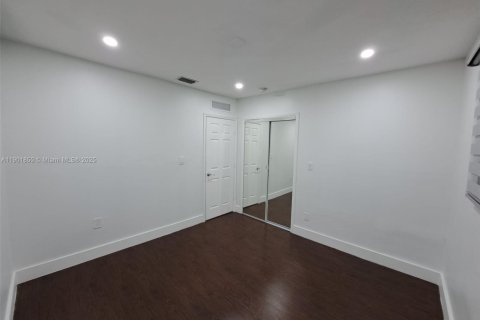 House in Homestead, Florida 3 bedrooms, 161.65 sq.m. № 1953284 - photo 14