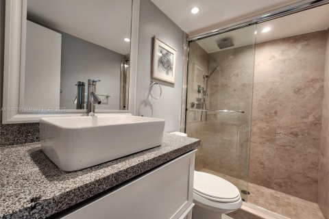 Купить кондоминиум в Халландейл-Бич, Флорида 2 спальни, 115.94м2, № 1933955 - фото 21
