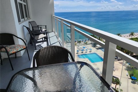 Купить кондоминиум в Халландейл-Бич, Флорида 2 спальни, 115.94м2, № 1933955 - фото 5