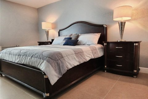 Купить кондоминиум в Халландейл-Бич, Флорида 2 спальни, 115.94м2, № 1933955 - фото 24