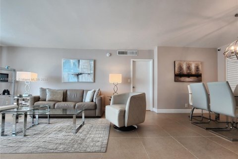 Купить кондоминиум в Халландейл-Бич, Флорида 2 спальни, 115.94м2, № 1933955 - фото 9