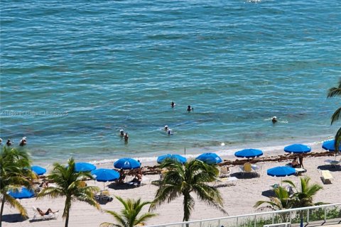 Кондоминиум с 2 спальнями в Халландейл-Бич, Флорида № 1933955