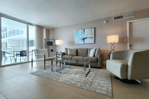 Купить кондоминиум в Халландейл-Бич, Флорида 2 спальни, 115.94м2, № 1933955 - фото 7