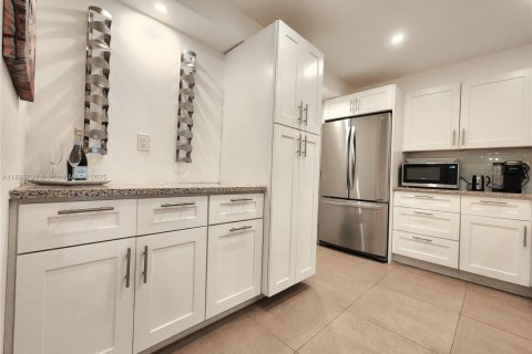 Купить кондоминиум в Халландейл-Бич, Флорида 2 спальни, 115.94м2, № 1933955 - фото 13