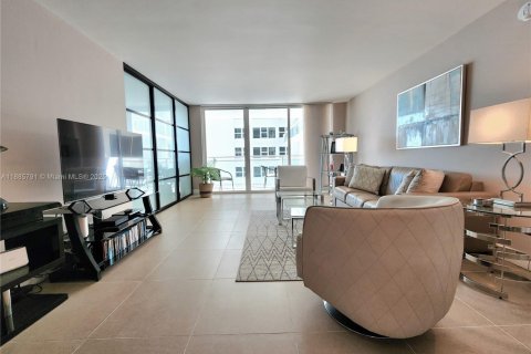 Купить кондоминиум в Халландейл-Бич, Флорида 2 спальни, 115.94м2, № 1933955 - фото 6