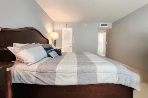 Купить кондоминиум в Халландейл-Бич, Флорида 2 спальни, 115.94м2, № 1933955 - фото 23