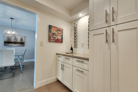 Купить кондоминиум в Халландейл-Бич, Флорида 2 спальни, 115.94м2, № 1933955 - фото 12