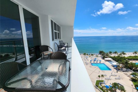 Купить кондоминиум в Халландейл-Бич, Флорида 2 спальни, 115.94м2, № 1933955 - фото 4