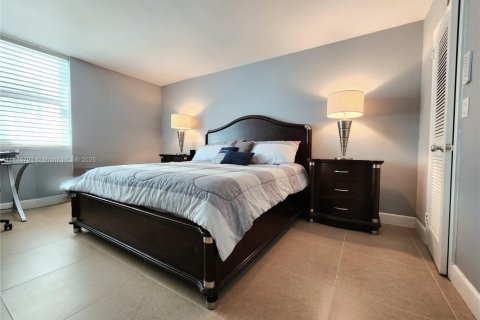 Купить кондоминиум в Халландейл-Бич, Флорида 2 спальни, 115.94м2, № 1933955 - фото 22