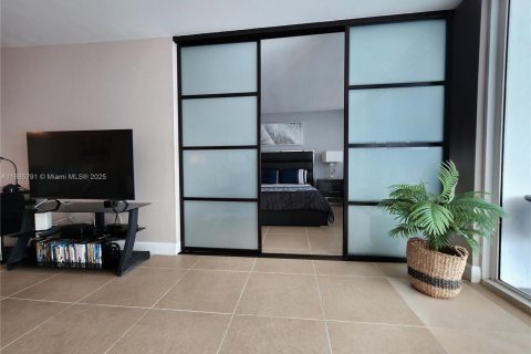 Купить кондоминиум в Халландейл-Бич, Флорида 2 спальни, 115.94м2, № 1933955 - фото 16