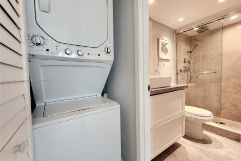 Купить кондоминиум в Халландейл-Бич, Флорида 2 спальни, 115.94м2, № 1933955 - фото 20