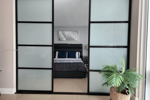 Купить кондоминиум в Халландейл-Бич, Флорида 2 спальни, 115.94м2, № 1933955 - фото 17