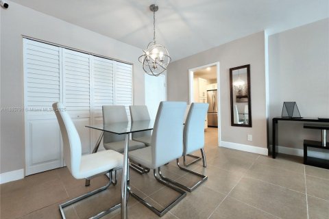 Купить кондоминиум в Халландейл-Бич, Флорида 2 спальни, 115.94м2, № 1933955 - фото 10