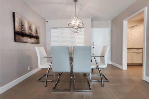 Купить кондоминиум в Халландейл-Бич, Флорида 2 спальни, 115.94м2, № 1933955 - фото 11