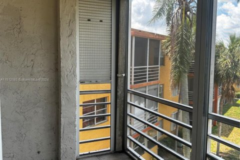 Condo in Deerfield Beach, Florida, 2 bedrooms  № 1694644 - photo 11