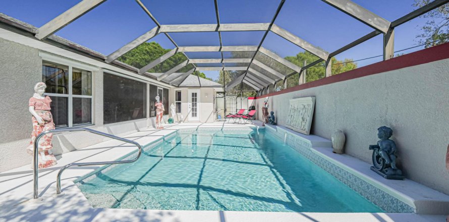 House in Sebastian, Florida 4 bedrooms, 304.81 sq.m. № 1040766