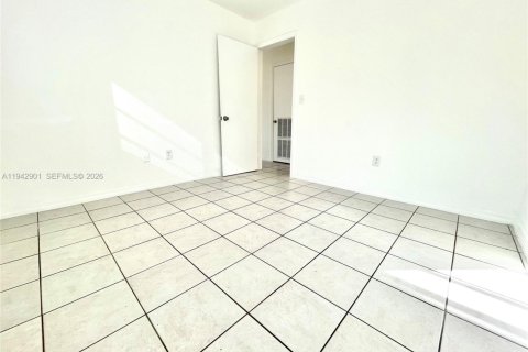 Снять в аренду таунхаус в Санни-Айлс-Бич, Флорида 3 спальни, 111.48м2, № 2000775 - фото 13