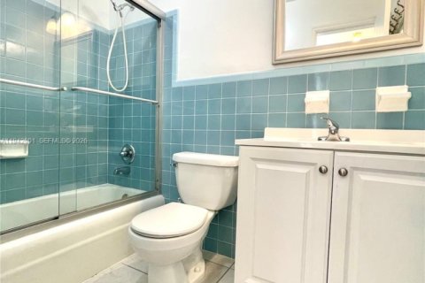 Снять в аренду таунхаус в Санни-Айлс-Бич, Флорида 3 спальни, 111.48м2, № 2000775 - фото 16