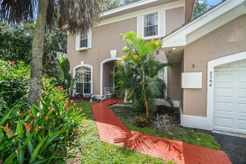 House in Coral Springs, Florida 4 bedrooms, 248.98 sq.m. № 1941304 - photo 3