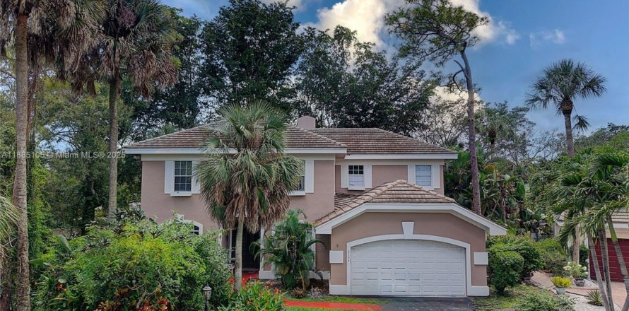House in Coral Springs, Florida 4 bedrooms, 248.98 sq.m. № 1941304