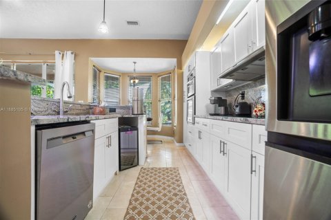 House in Coral Springs, Florida 4 bedrooms, 248.98 sq.m. № 1941304 - photo 15